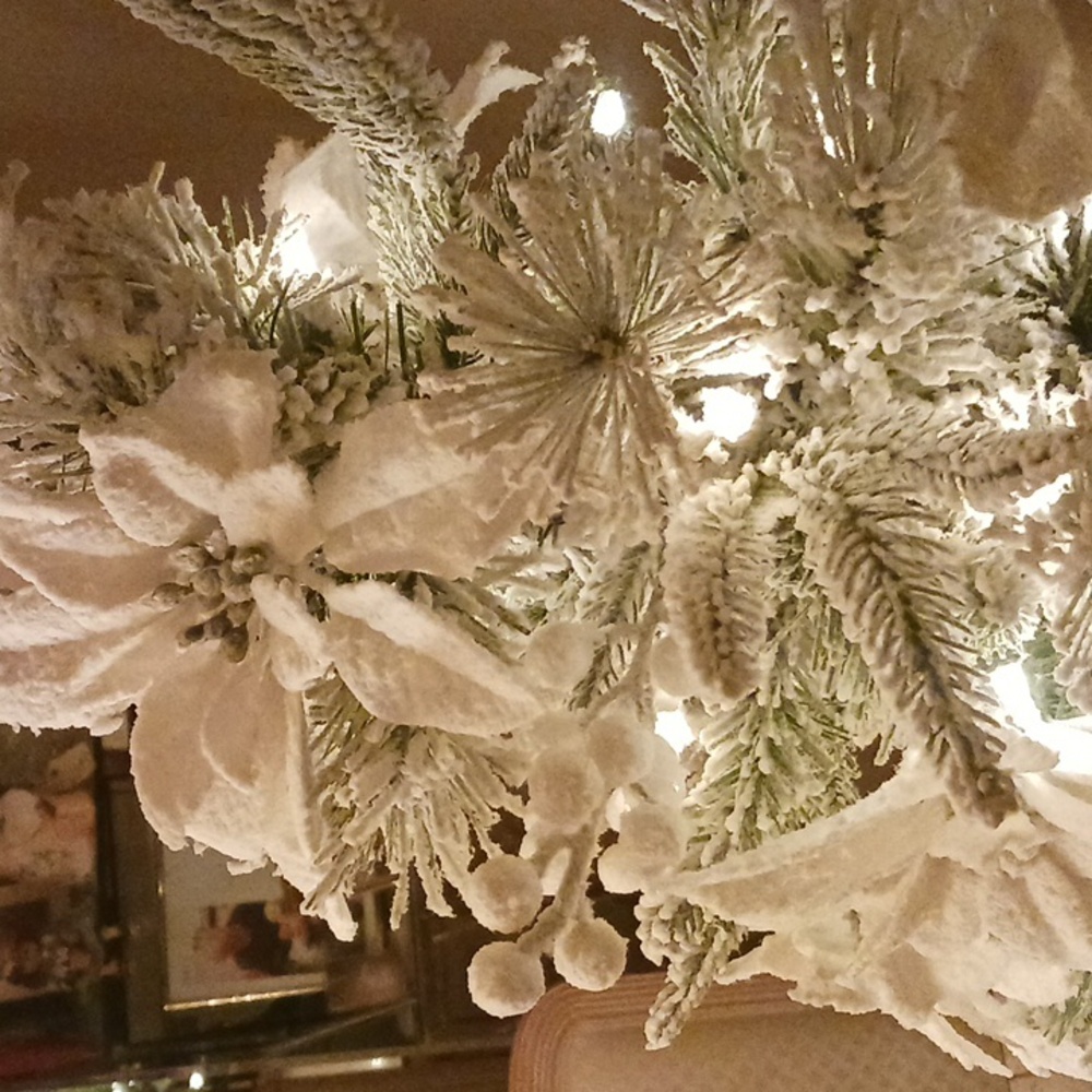 Lighted 3ft holiday Tree by Valeri Parhill/Qvc, plug-in,lightly flocked,,,NEW - Picture 3 of 12